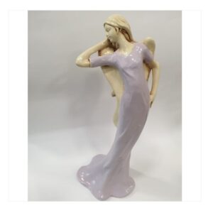 Anioł kobieta gipsowy modelka w sukni fioletowej